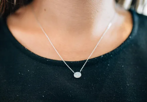 Vista 4 de Ellena Rose Collar de ópalo de plata de ley, plata de ley 925, pequeño y delicado ópalo ovalado para mujer, collares de piedras preciosas, joyería