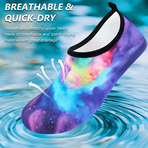 Vista 2 de Deevike Zapatos acuáticos para mujeres y hombres, estilo descalzo, de secado rápido, calcetines de agua sin cordones para playa, piscina, natación
