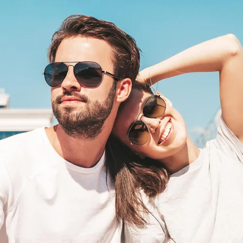 Vista 2 de URUMQI Polarized Aviator Sunglasses for Men Women Classic Pilot Shades UV400 Protection Lens Metal Frame Spring Hinges