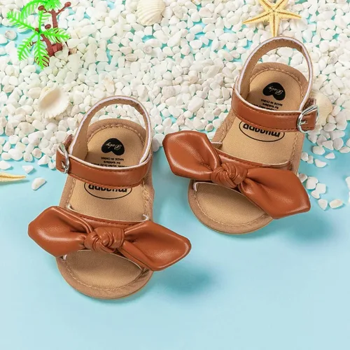Vista 100 de Meckior Sandalias de verano con punta abierta y suave de piel sintética para bebés y niñas pequeñas