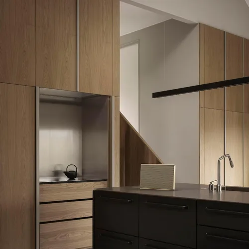 Vista 7 de Bang & Olufsen Beosound Level - Altavoz portátil multihabitación con Wi-Fi, tono dorado/roble claro