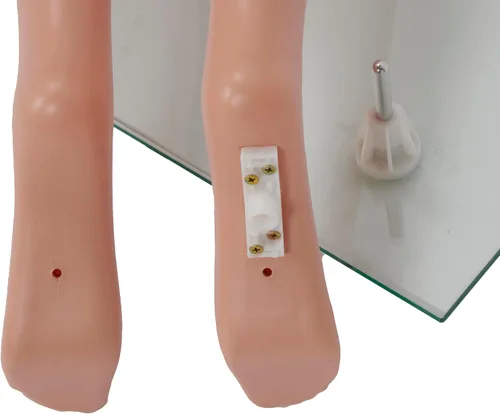 Vista 7 de SSWBasics Forma de pata de maniquí de plástico para mujer, altura 43 pulgadas, con base, plástico de medio cuerpo