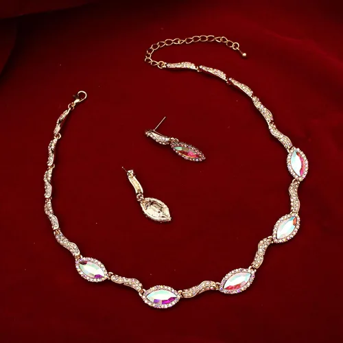 Vista 4 de Juego de joyas de boda de cristal austriaco para mujer, gargantilla de serpiente, collar y aretes colgantes para dama de honor