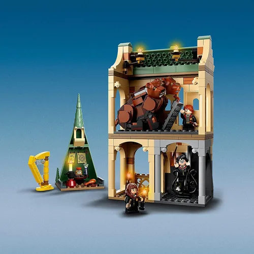 Vista 5 de LEGO Harry Potter Hogwarts: Fluffy Encounter 76387 Kit de construcción; juego de Hogwarts para perros de 3 cabezas; juguete genial y coleccionable