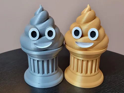 Vista 9 de Znet3D Trofeo Emoji Poop – 6 pulgadas de alto – Con un emoji de caca sólida en un pilar con ojos y boca pintados – Premio o regalo perfecto – Hecho