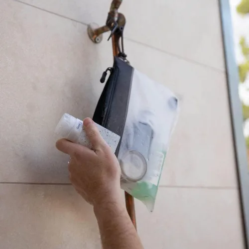 Vista 5 de Gravel Botellas de viaje de silicona para artículos de tocador, 3 onzas (paquete de 2), a prueba de fugas, sin BPA, botellas de viaje aprobadas por