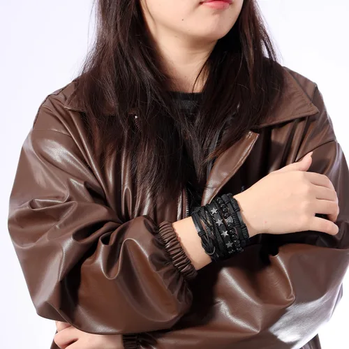 Vista 2 de Eigso Pulseras de cuero punk con tachuelas para hombres y mujeres, pulsera de cuero trenzado vintage para hombre y mujer