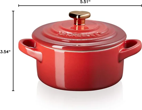 Vista 5 de Le Creuset Gres Mini redondo Cocotte, 8oz., Cerise con perilla de corazón dorado