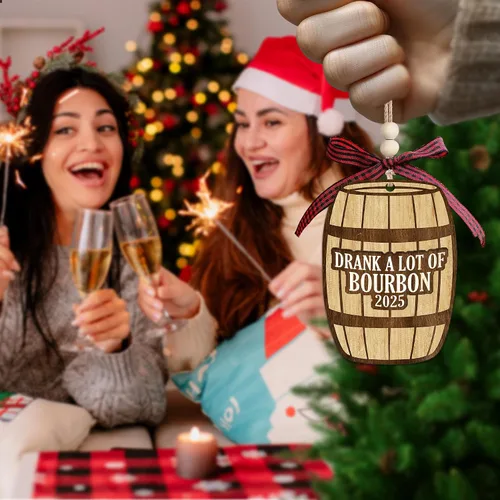 Vista 4 de Adorno de bourbon – Regalos de bourbon para hombres, mujeres, amantes del vino – Adornos de vino para árbol de Navidad – Adorno de Navidad de madera