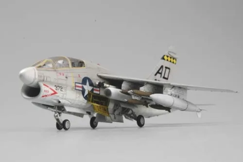 Vista 3 de Hobby Boss HY87209 TA-7C Corsair II Kit de construcción de modelo de avión