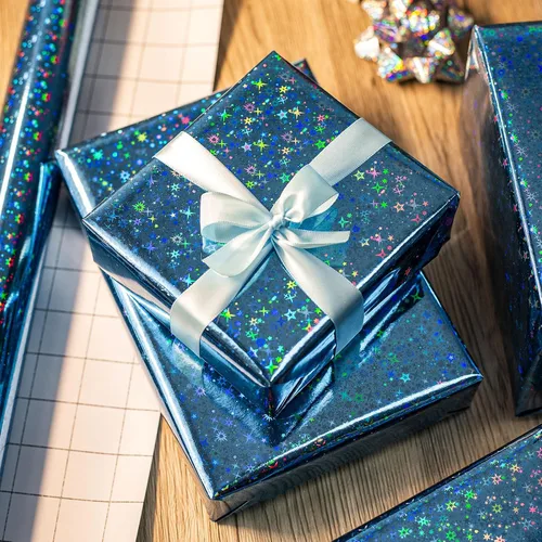 Vista 5 de Merture - Rollo de papel de regalo holográfico azul, papel de regalo azul con diseño de galaxia brillante para cumpleaños, baby shower, Navidad, día