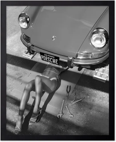 Vista 27 de Monem Art - Póster de moda – Mujer en impresión de coche clásico – Arte en blanco y negro – Arte fotográfico – Arte para entusiastas del automóvil