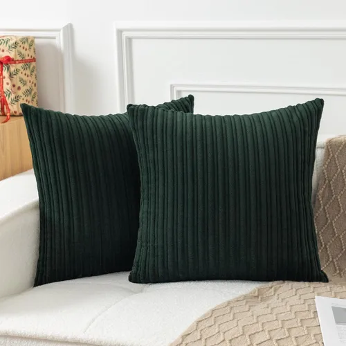 Vista 100 de UGASA - Fundas de almohada decorativas de terciopelo suave y sólidas de Navidad para sala de estar/sofá, 16 x 16 pulgadas, 2 unidades, color burdeos