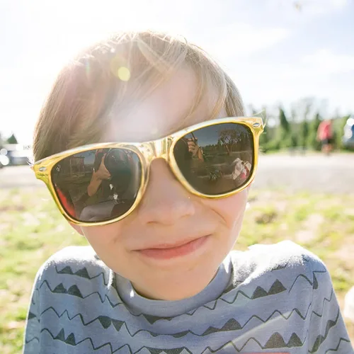 Vista 16 de Suministros para regalos de fiesta de colores neón Paquete de 8 gafas de sol unisex