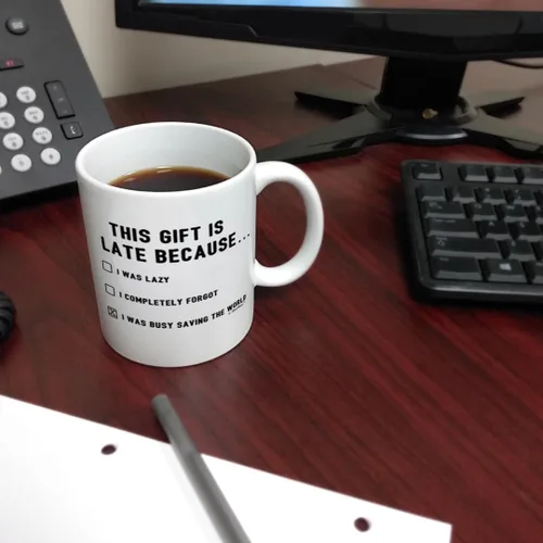 Vista 6 de Happy Late Birthday Gifts This Gift is Late Because I Was Saving World Divertido regalo tardío de 11 oz taza de café de cerámica con asa