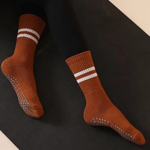 Vista 3 de PIGOLDOG Calcetines de yoga para mujer, calcetines antideslizantes, calcetines altos hasta la rodilla, calcetines de pilates con agarre, calcetines