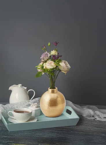 Vista 3 de Serene Spaces Living Jarrones de flores dorados, pequeños jarrones decorativos para centros de mesa de boda, mesas de fiesta, comedor, mesa de café