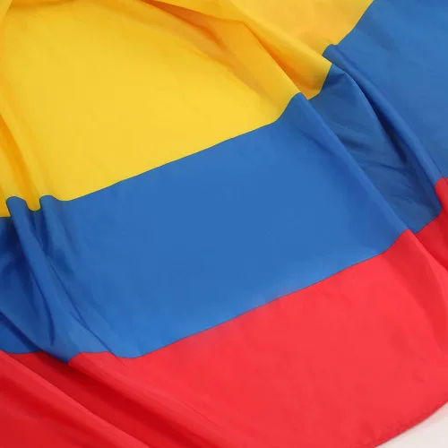 Vista 2 de Bandera de abanico plisada colombiana de Colombia de 3 x 6 pies, 2 banderas de abanico plisadas para interiores y exteriores, decoraciones de porche