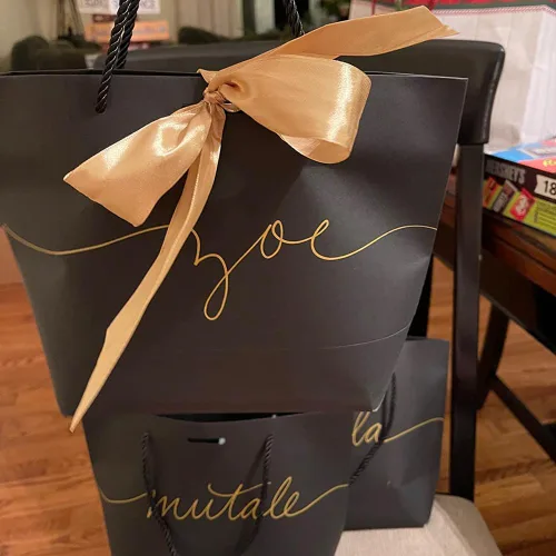 Vista 7 de Aosric Paquete de 12 bolsas de regalo negras con cinta de lazo, 7.48 x 3.54 x 7.9 pulgadas, elegante bolsa de regalo de cartulina pequeña con asas