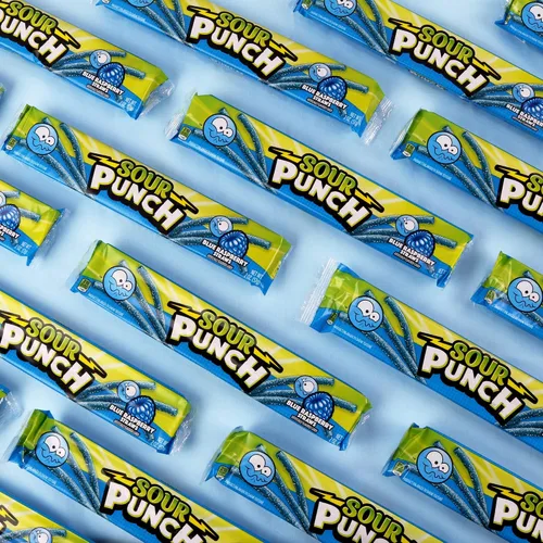 Vista 8 de Sour Punch Pajitas, dulces masticables suaves con sabor agridulce, bandeja, frambuesa azul, 2 onzas (paquete de 24)