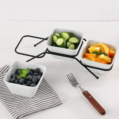 Vista 4 de Buyajuju Juego de 3 piezas de cuencos cuadrados de porcelana para chips y salsa con soporte de metal negro, cuencos pequeños de 4.5 pulgadas blancos