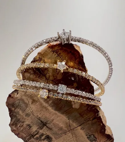 Vista 29 de OZEL - Pulseras para mujer, chapados en oro real de 18 quilates, pulseras de oro de cristal colorido para regalos