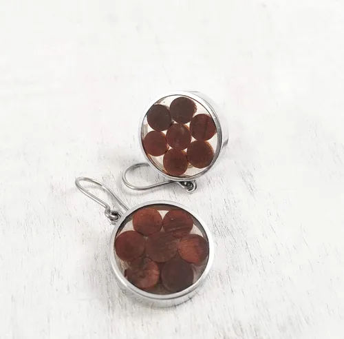 Vista 4 de Wood Statement Circle Earrings, Boho Style Dangle Drop Sterling Silver 925, Wood and Resin Interior, Polished finish, Handmade in Peru by Claudia