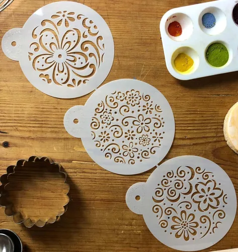 Vista 3 de Juego de plantillas de galletas Color Splash de Designer Stencils Beige/semitransparentes, se adapta a galletas de 4 pulgadas