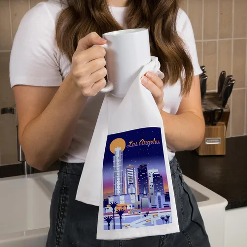 Vista 2 de Lantern Press Los Angeles, Retro Skyline Chromatic (toalla de té 100% algodón, toalla de mano decorativa, para cocina y hogar)