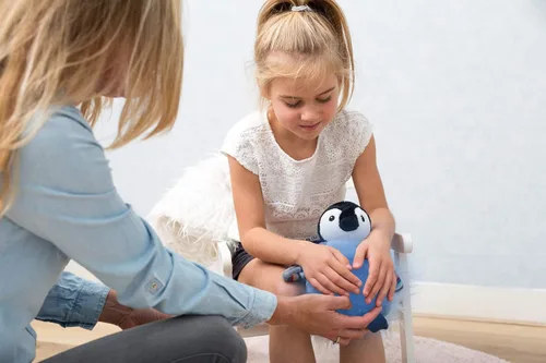 Vista 2 de Zazu Kids Aroma de aromaterapia de lavanda natural para microondas, almohadilla caliente y paquete frío, inserto extraíble, Pip The Penguin