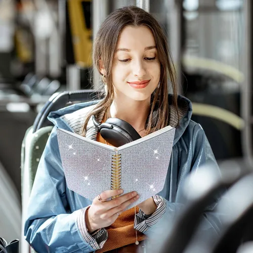 Vista 5 de Jetec 2 cuadernos con diamantes de imitación en espiral y juegos de bolígrafos de cristal y diario, cuaderno de viaje con diamantes para mujeres