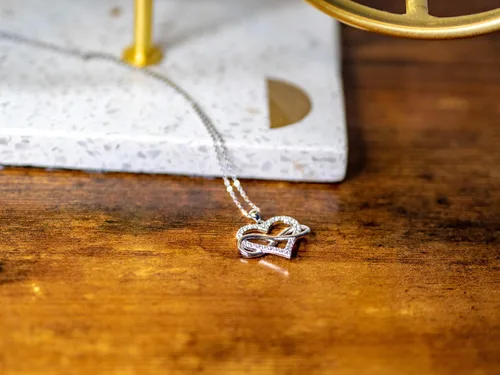 Vista 5 de Sash & Soph Collar de corazón infinito para mujer, collar de corazón de plata de ley 925 para novia, colgante de corazón de amor en cadena de 18