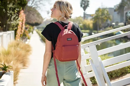 Vista 7 de Dakine Essentials Pack Mini 7L - Night Tropical