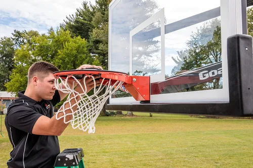 Vista 13 de Goalrilla El bloqueador de llantas de baloncesto protege tu aro con un sistema de bloqueo, color negro