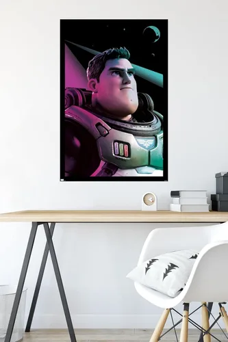 Vista 4 de Disney Pixar Lightyear - Póster de pared Buzz, 34 pulgadas de largo x 22.4 pulgadas de ancho, versión sin marco