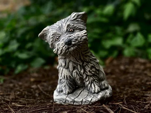 Vista 4 de OLOMA Estatua de hormigón hecha a mano, escultura de perro Westie de piedra gris, adorno impermeable para jardín al aire libre, conmemorativo