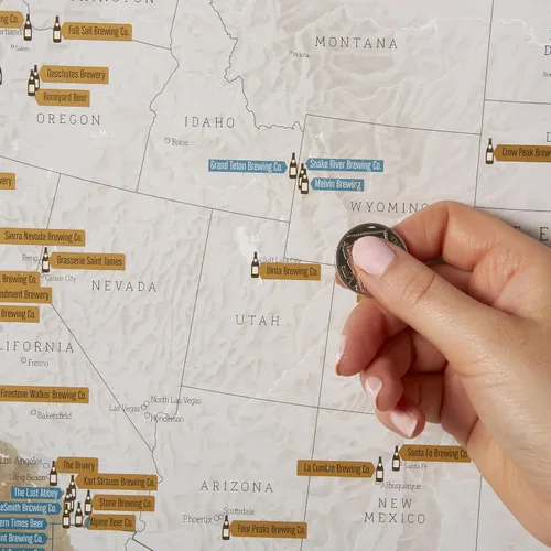 Vista 4 de Scratch Off USA Map - Póster de cervecerías artesanales – Regalos para entusiastas de la cerveza – Maps International – 17 x 22 pulgadas