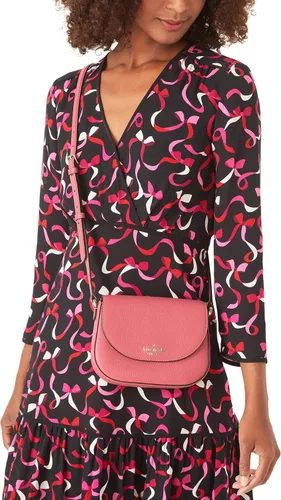 Vista 2 de Kate Spade New York Bolso bandolera Leila Mini solapa de cuero, Curran Roja