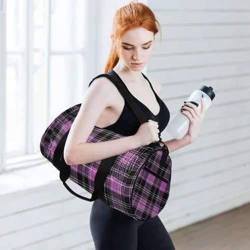 Vista 2 de Pink Black Plaid Gym Bag for Women and Men, Small Duffel Bag for Travel Sports Vacation Weekender Overnight Beach, Lightweight Carry on Bag for Boys
