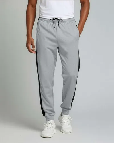 Vista 2 de Real Essentials Paquete de 3 pantalones deportivos de malla Tech para hombre con bolsillos (disponibles en tallas grandes y altas)
