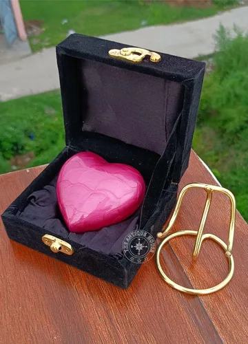 Vista 3 de Urna rosa de recuerdo mini urna de cremación de corazón con caja negra premium y soporte de latón, para tu ser querido, cenizas humanas y urna