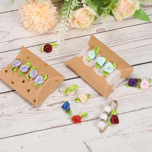 Vista 5 de PATIKIL Mini rosas de cinta, 100 unidades, pequeñas flores de tela de satén con adornos de hojas verdes, rosetas para manualidades, costura, boda