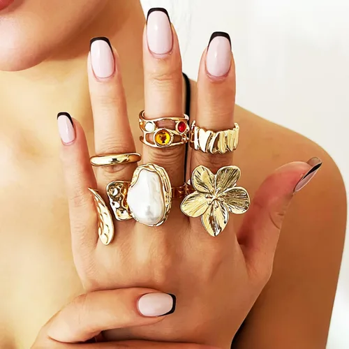Vista 4 de Esther Juego de anillos de estilo vintage, 6 piezas, tono dorado con diseño de perlas y flores