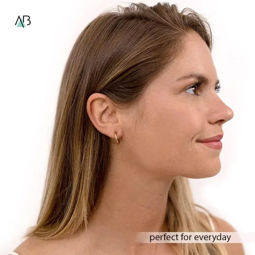 Vista 2 de Altitude Boutique Aretes de aro pequeños de oro de 18 quilates para mujer, aretes de tubo fino chapados en oro, ligeros, hipoalergénicos, gruesos