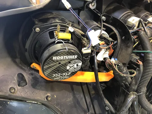 Vista 7 de Hogtunes 225 SG KIT-XL con amplificador RMS de 225 vatios y altavoces frontales serie XL de 5.25 pulgadas (paquete de 2), se adapta a motocicletas