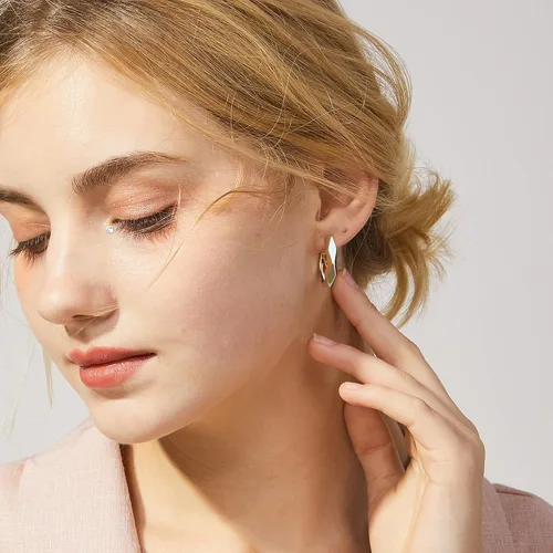 Vista 3 de Gold and Silver Hoop Earrings for Women, Dainty Crystal Ear Cuff Clip On Earrings Hypoallergenic Stud Costume Jewelry for Teen Girls Gifts for Her