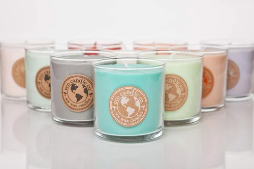 Vista 4 de ECO CANDLE CO. Vela reciclada, té negro y miel, 6 oz. - Aromas de té picante, nuez moscada, miel y naranja - 100% cera de soja, sin plomo, etiqueta