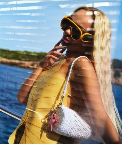 Vista 4 de Gafas de sol de moda con máscara ondulada para mujeres y hombres, gafas de sol de gran tamaño, estilo de diseñador de moda