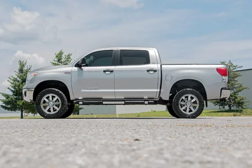 Vista 4 de Kit de elevación de 3.5" Rough Country con soportes N3 para Toyota Tundra 2007-2021 - 76831