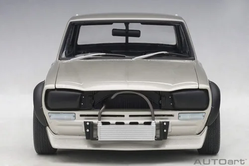 Vista 8 de Autoart 87277 1972 Nissan Skyline GT-R (KPGC-10) Racing Silver Millennium 1/18 Diecast Model Car